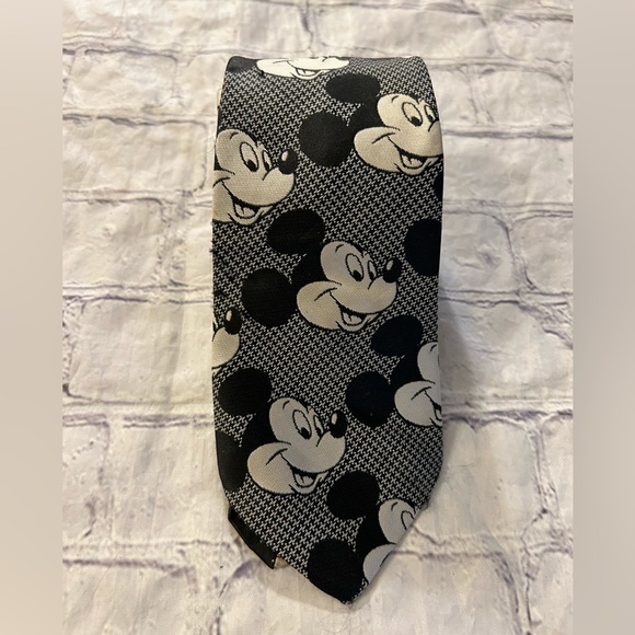 VINTAGE DISNEY MICKEY MOUSE BLACK/GRAY/WHITE NOVELTY CERVANTES MENS TIE - Picture 2 of 6